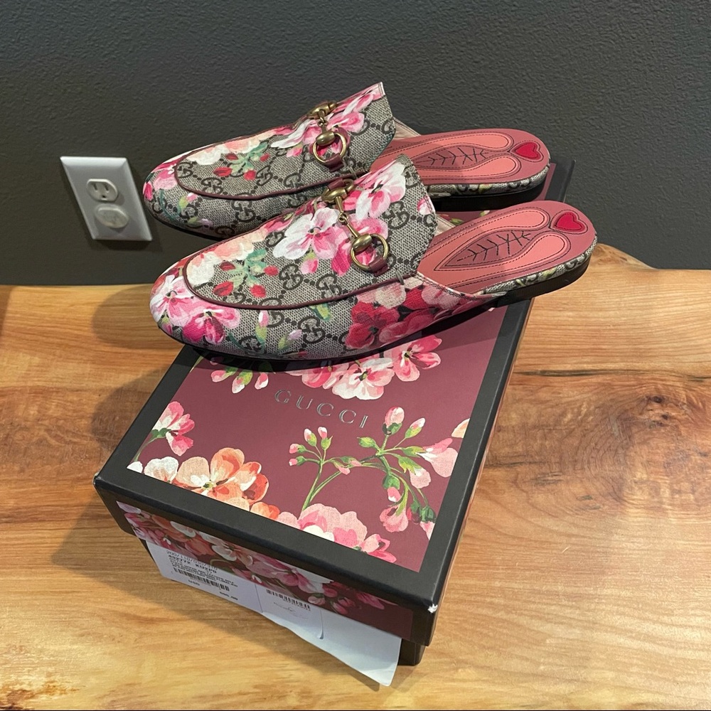 Authentic Gucci GG Supreme Blooms Princetown Mule Loafers Size 37